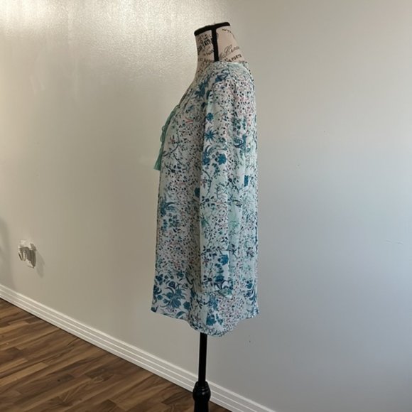 Tahari Floral Top size XL Floral Top size XL - Picture 2 of 5